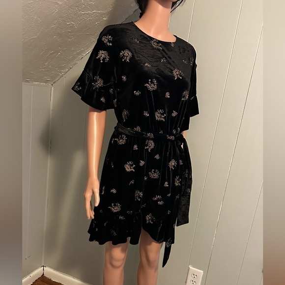 Lost + Wander Black Velvet Embroidered Mini Dress Ruffle Hem Size Large NWT - Picture 3 of 15